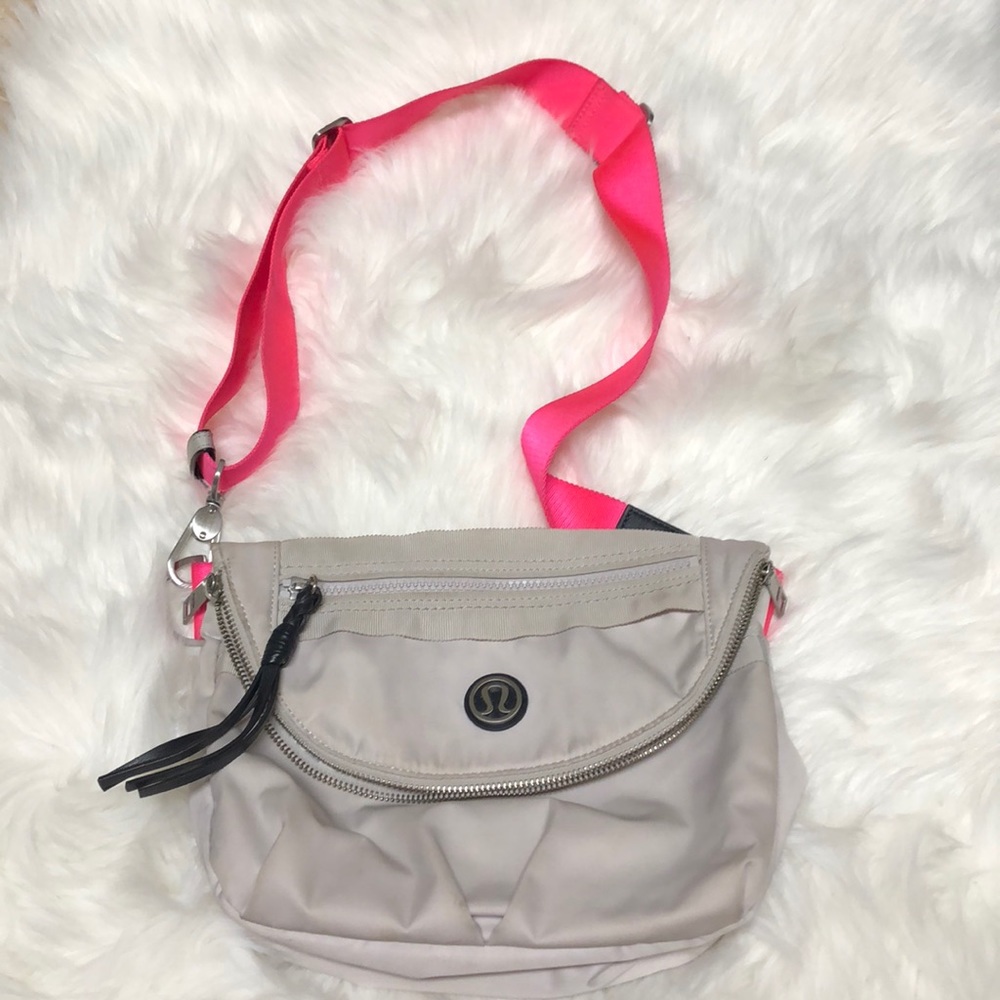 Lululemon festival crossbody bag